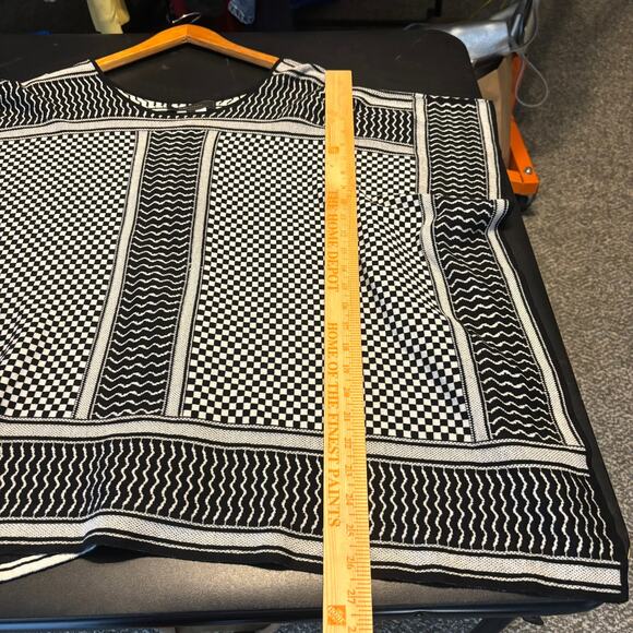 BCBGMaxazria Knit Poncho Sweater Pullover Black White Mixed Pattern Size XS/S - Picture 3 of 7